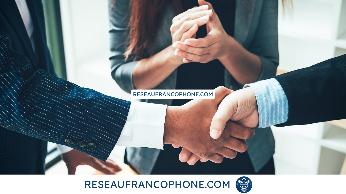 poignée de main signifiant un accord pour Vendre sa maison avant expatriation : avantages et inconvénients